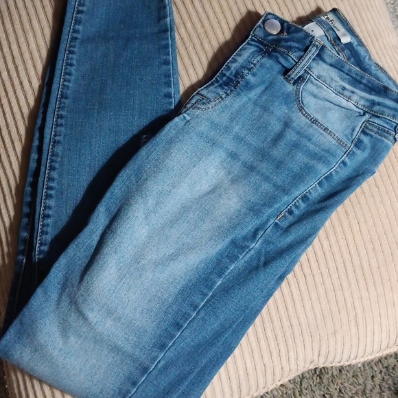 !!Refuge Stretch Skinny Jeans Size 4 - Picture 1 of 5